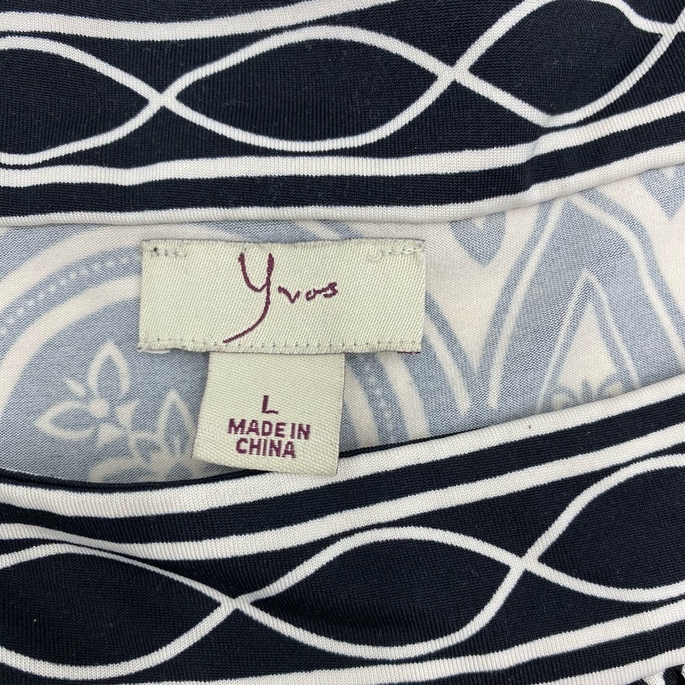 Yvos Black and White Graphic Print with Bell Sleeves- Large - Picture 2 of 7